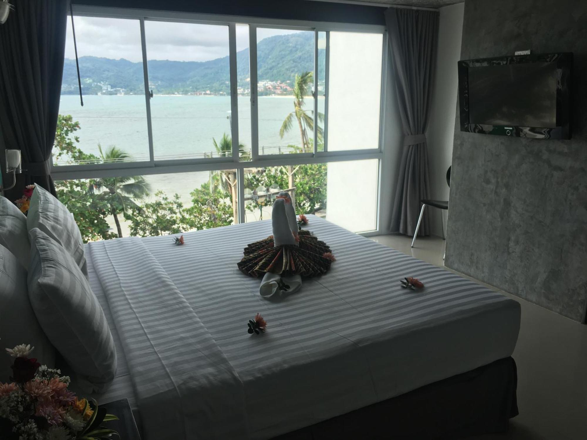 The Front Hotel And Apartments Patong Room photo